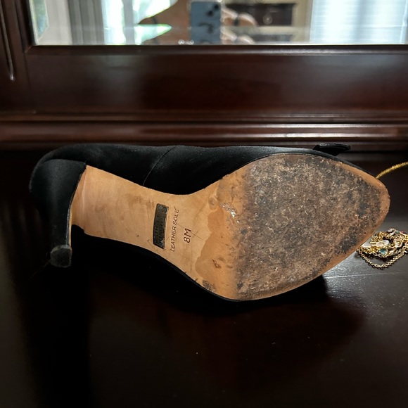 Black satin badgkey mischance heels size 8m in good condition - Picture 2 of 2